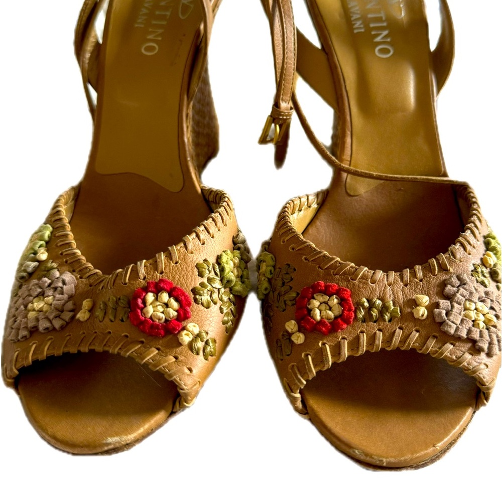 Valentino Garavani Brown wedge crochet floral authentic size 41 (9-10 US) - Picture 2 of 7